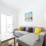 B63 - Corner Street Historic Center Apartment In Lagos