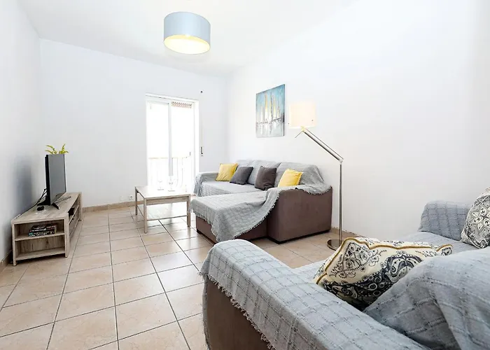 B63 - Corner Street Historic Center Apartment In Lagos